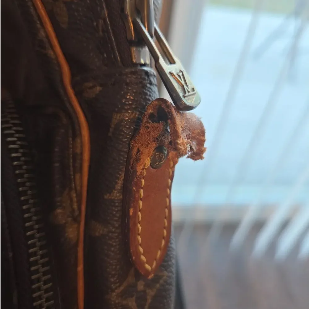 Louis Vuitton Monogram Amazone Canvas Crossbody Bag (Vintage, Adjustable Strap) - Picture 3 of 8